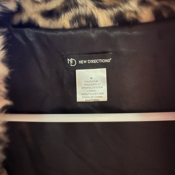 Leopard Print Vest - Picture 2 of 3